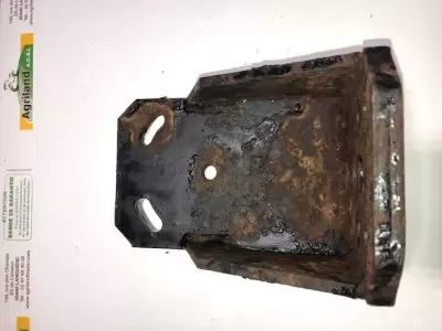 SUPPORT D'AILE AVANT