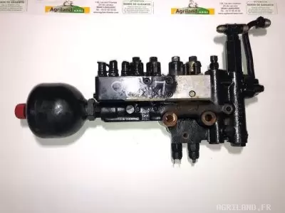 DISTRIBUTEUR HYDRAULIQUE DE COMMANDE AVEC ACCUMULATEUR 