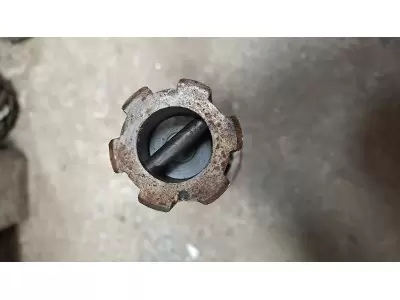 ARBRE DE BOITIER R 700 MODELE SPECIAL AVEC ENTRAINEMENT DE LA POMPE PAR UNE MECANINDUS LP : 1861