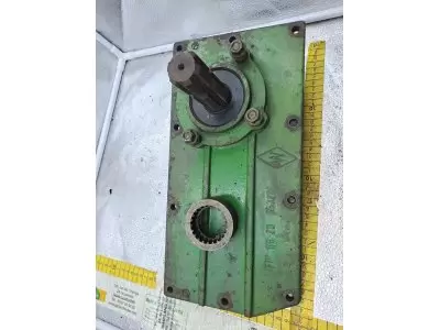 COUVERCLE ARRIERE AVEC ARBRE ET DOUILLE DE RACCORDEMENT