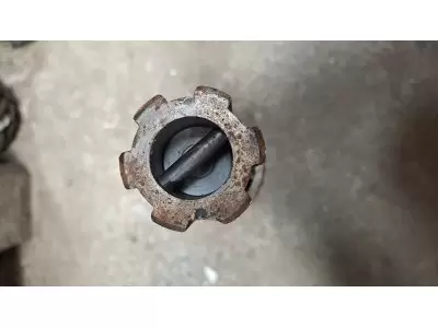 ARBRE DE BOITIER R 700 MODELE SPECIAL AVEC ENTRAINEMENT DE LA POMPE PAR UNE MECANINDUS LP : 1861