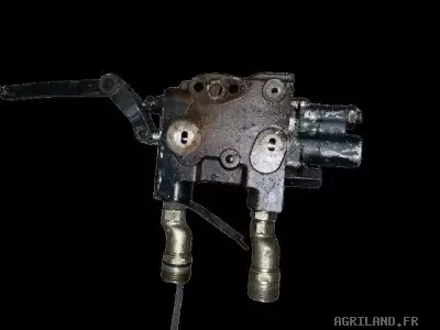 DISTRIBUTEUR AUXILIAIRE