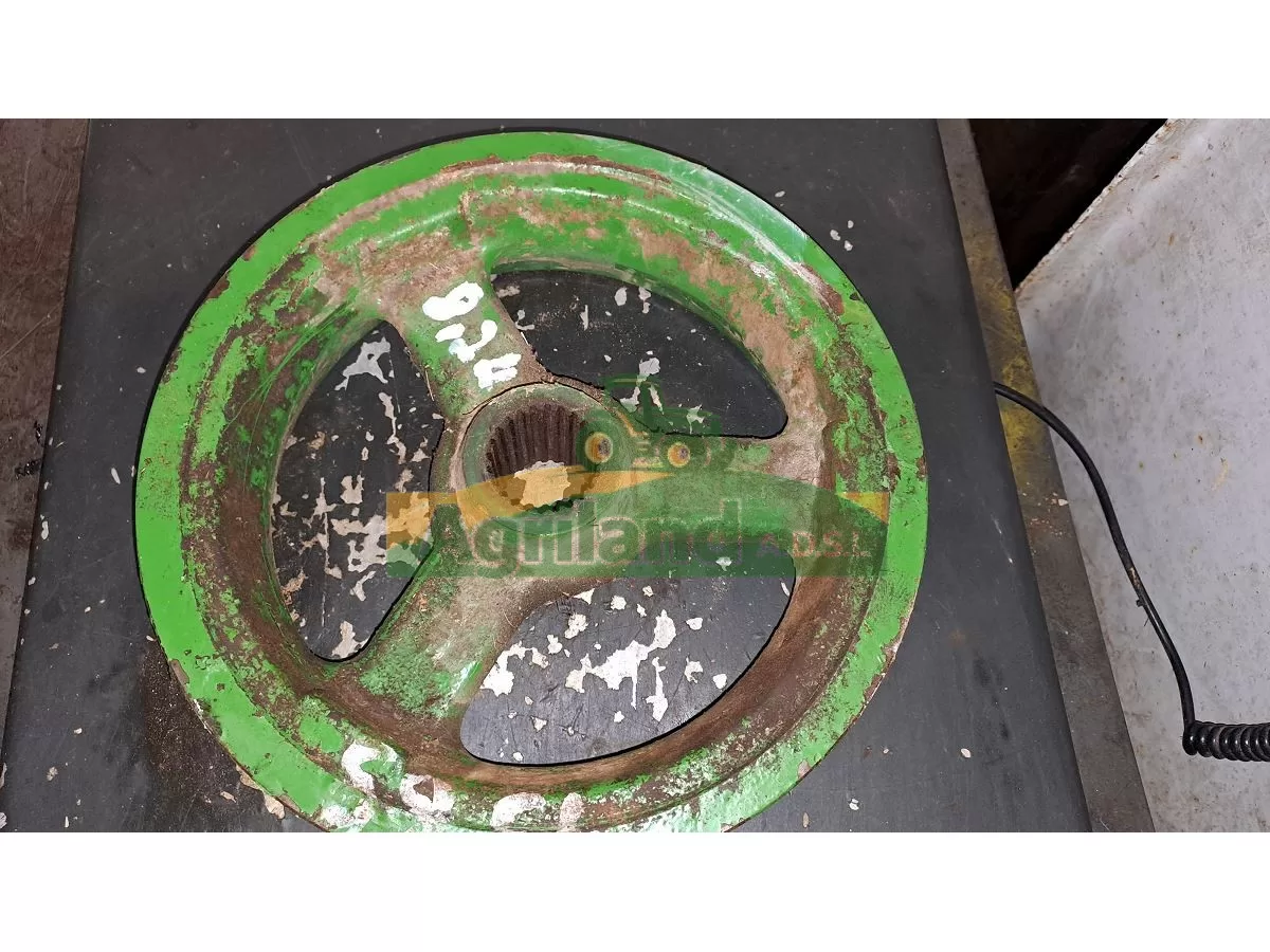 POULIE MENANTE JOHN DEERE 1365 L266 LP : 1739