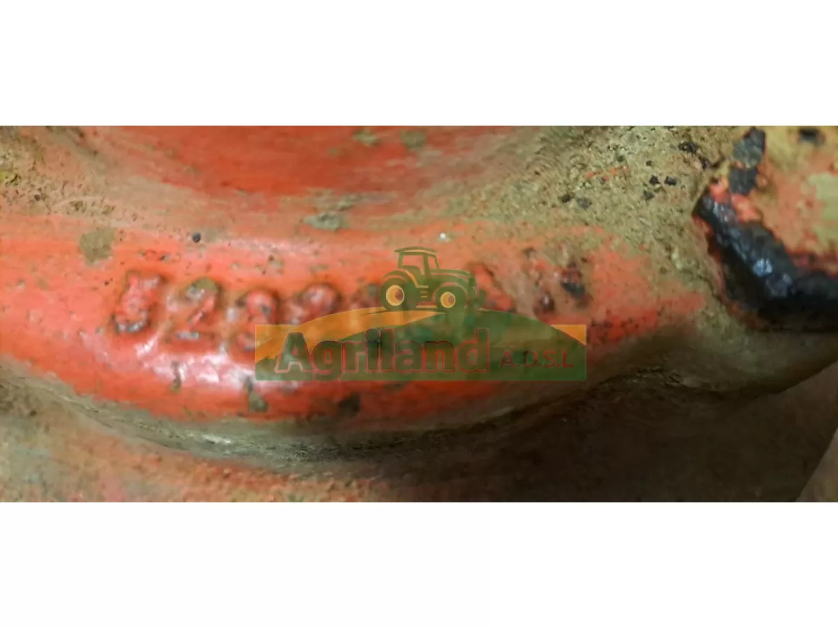 CHAPEAU DE PALIER DROIT LP : 696