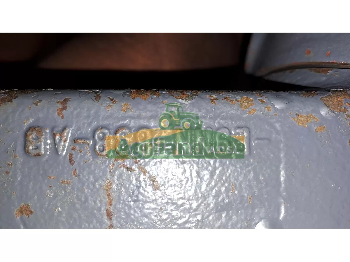 BLOC DE RELEVAGE SANS PISTONS SANS CHEMISE AVEC BRAS SUPERIEURE ET BIELLE