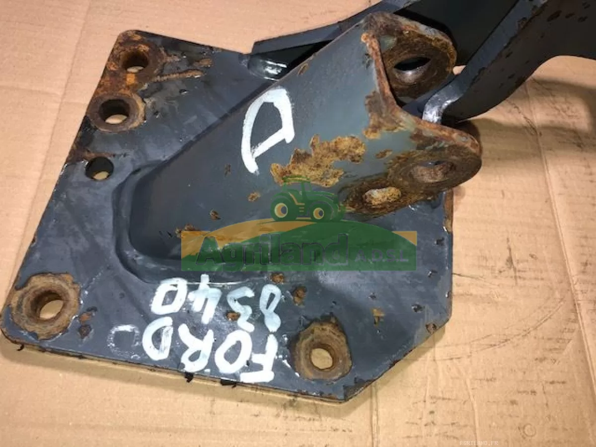 BRACKET DE RELEVAGE ARR GAUCHE