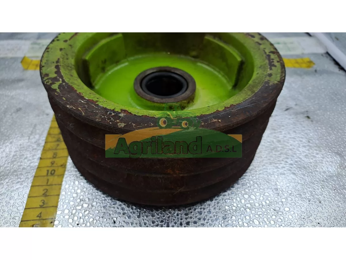 POULIE MENEE (MOYEU CLAVETTE) DIAM EXT 190  4 GORGES