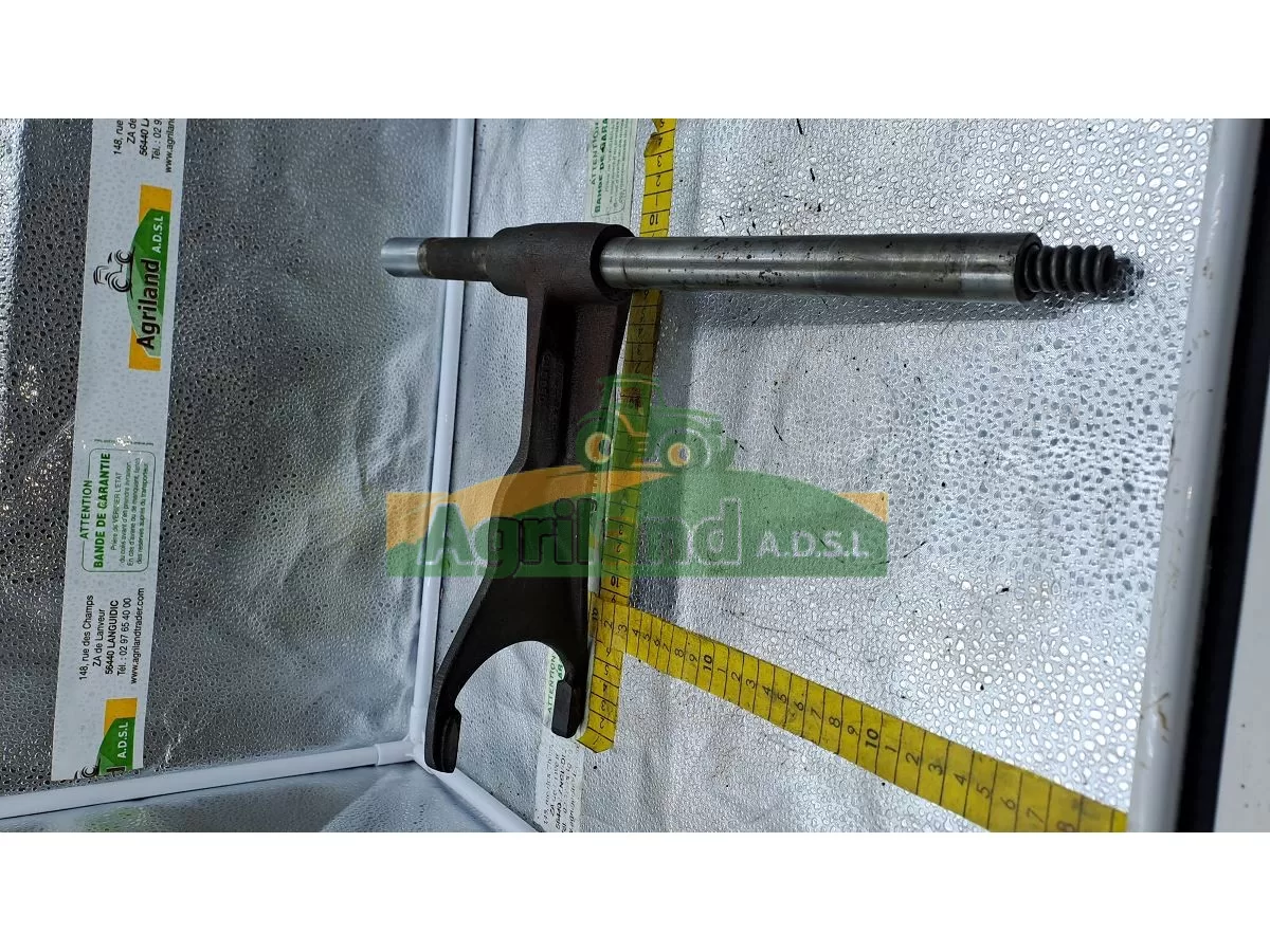 FOURCHETTE DE COMMANDE DU BLOCAGE DE DIFFERENTIEL AVEC TIGE DE COMMANDE