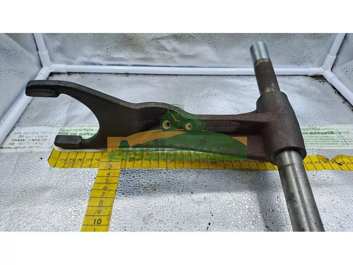 FOURCHETTE DE COMMANDE DU BLOCAGE DE DIFFERENTIEL AVEC TIGE DE COMMANDE