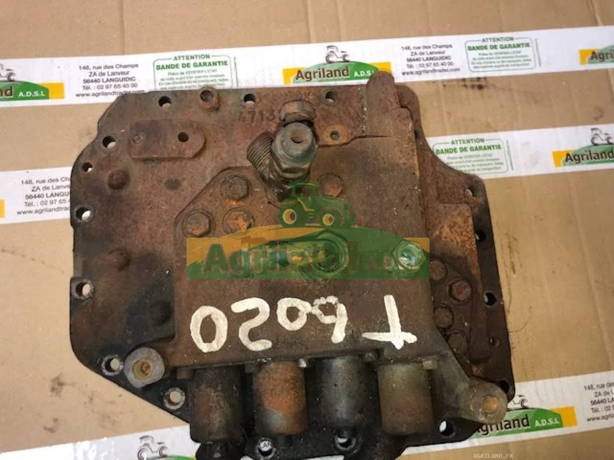 COUVERCLE DU BLOC HYDRAULIQUE DE TRANSMISSION 