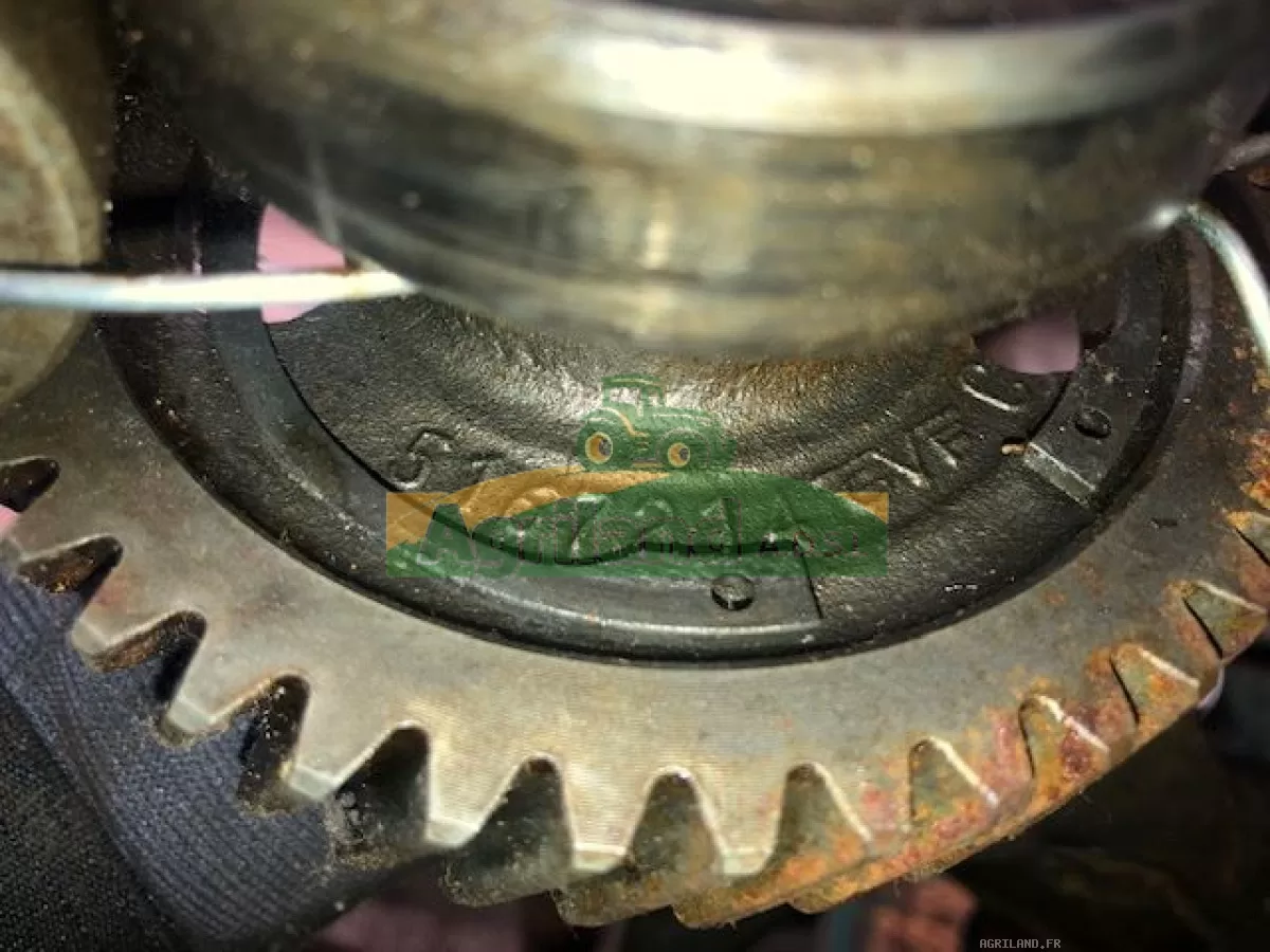 ARBRE ET PIGNON DE LA POMPE HYDRAULIQUE 