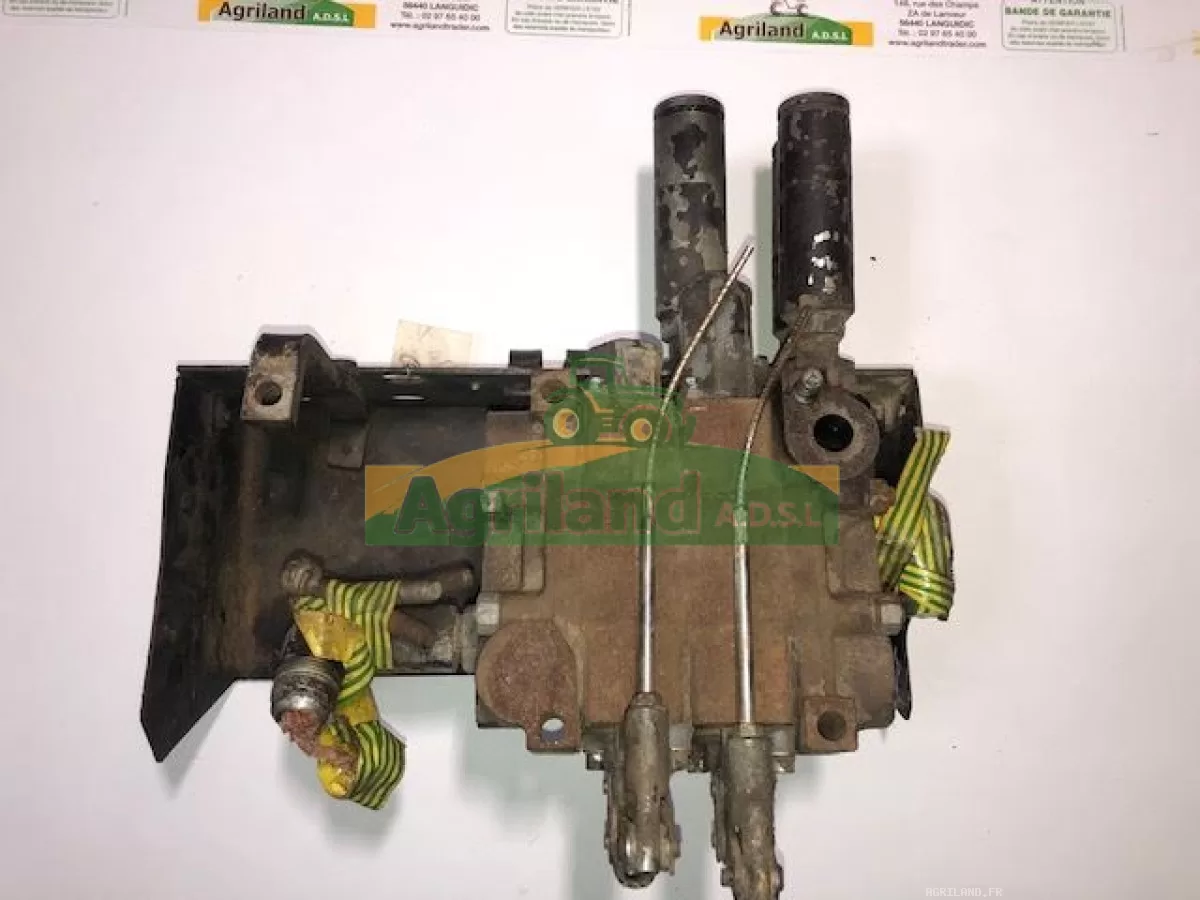 DISTRIBUTEUR HYDRAULIQUE 