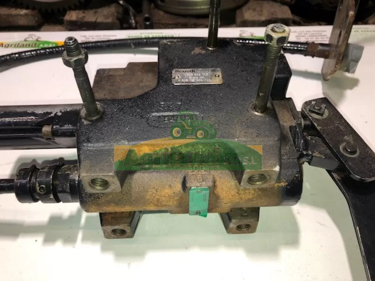 DISTRIBUTEUR À DOUBLE EFFET 