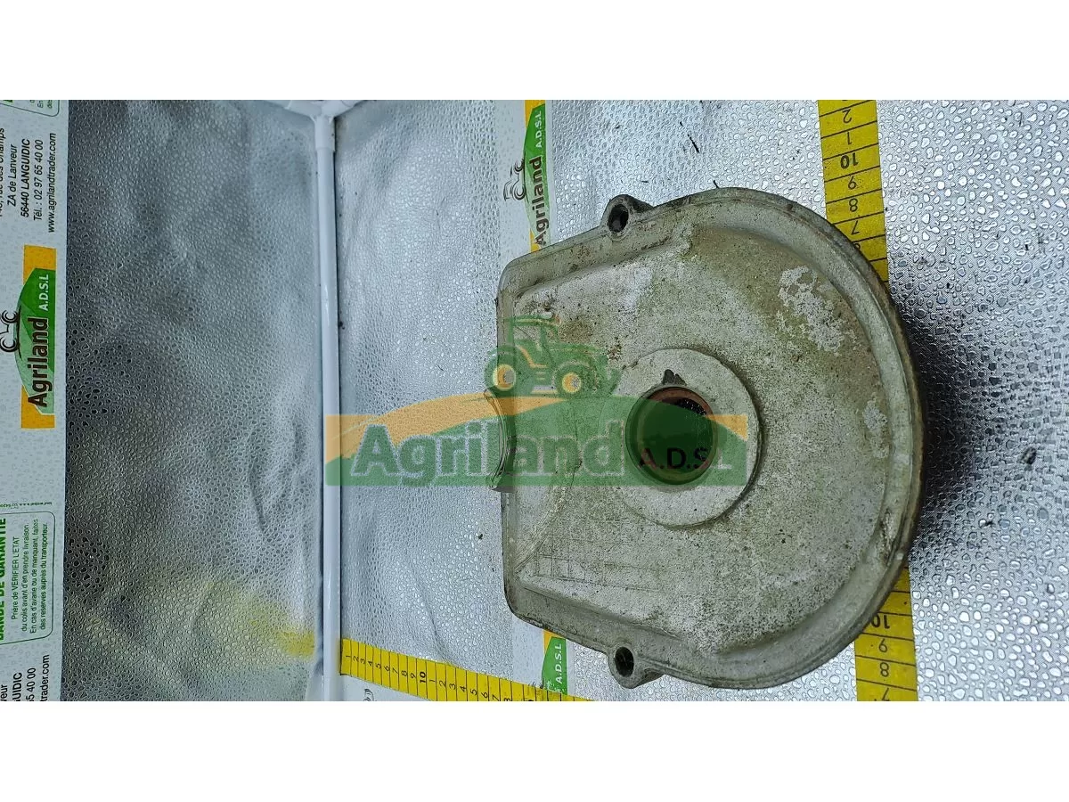 COUVERCLE DE BOITIER AVEC SORTIE PTO