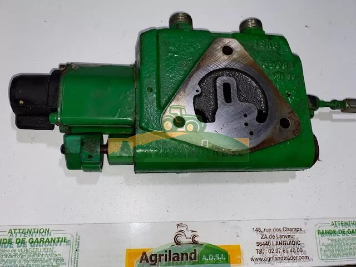 DISTRIBUTEUR HYDRAULIQUE 