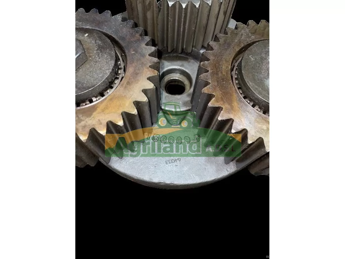 PORTE SATELLITES + SATELLITES DE  REDUCTEUR ARRIERE 