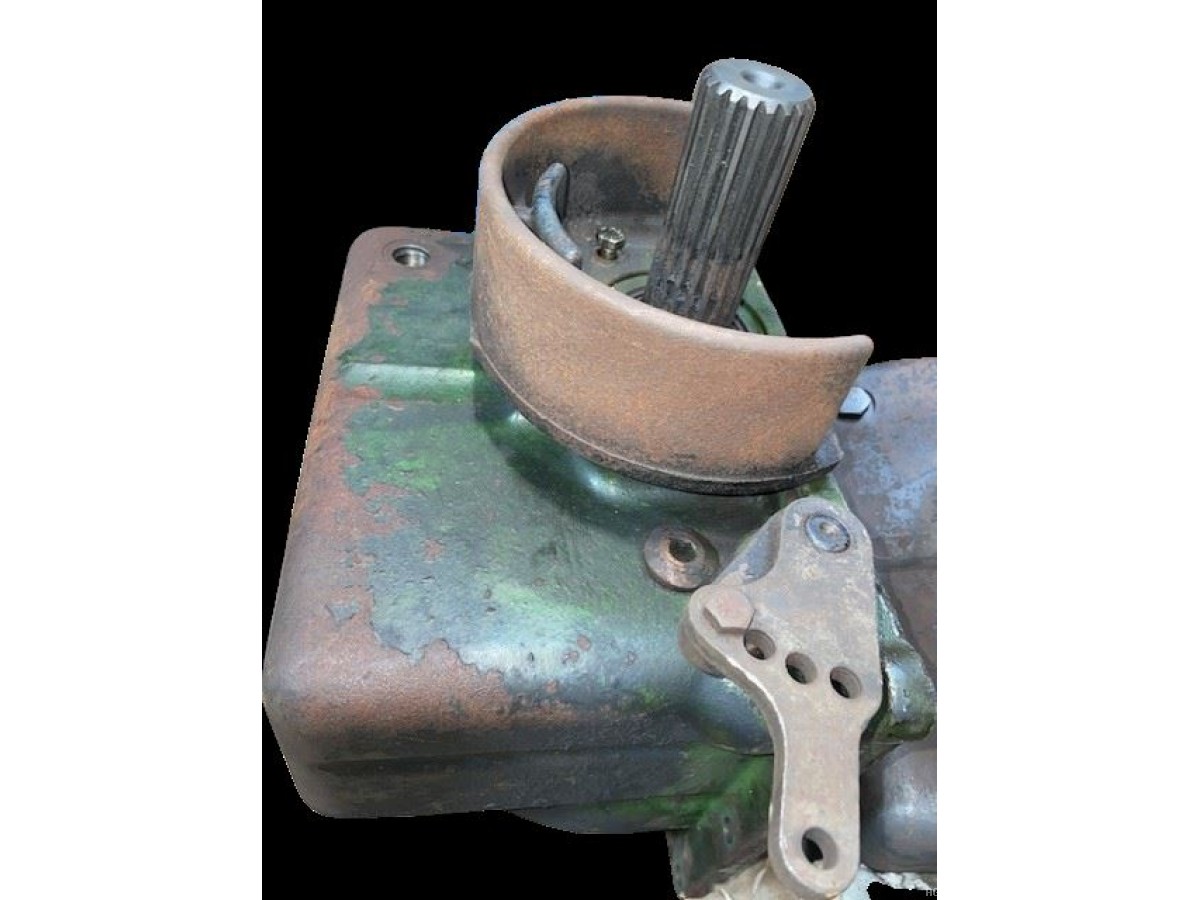 BOITE DE TRANSFERT AVEC PIGNON Z44