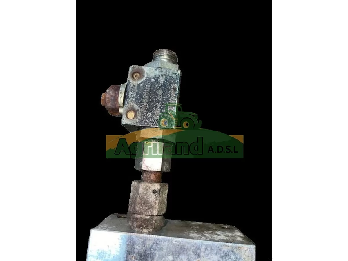 BLOC DE DISTRIBUTION AVEC ROBINET