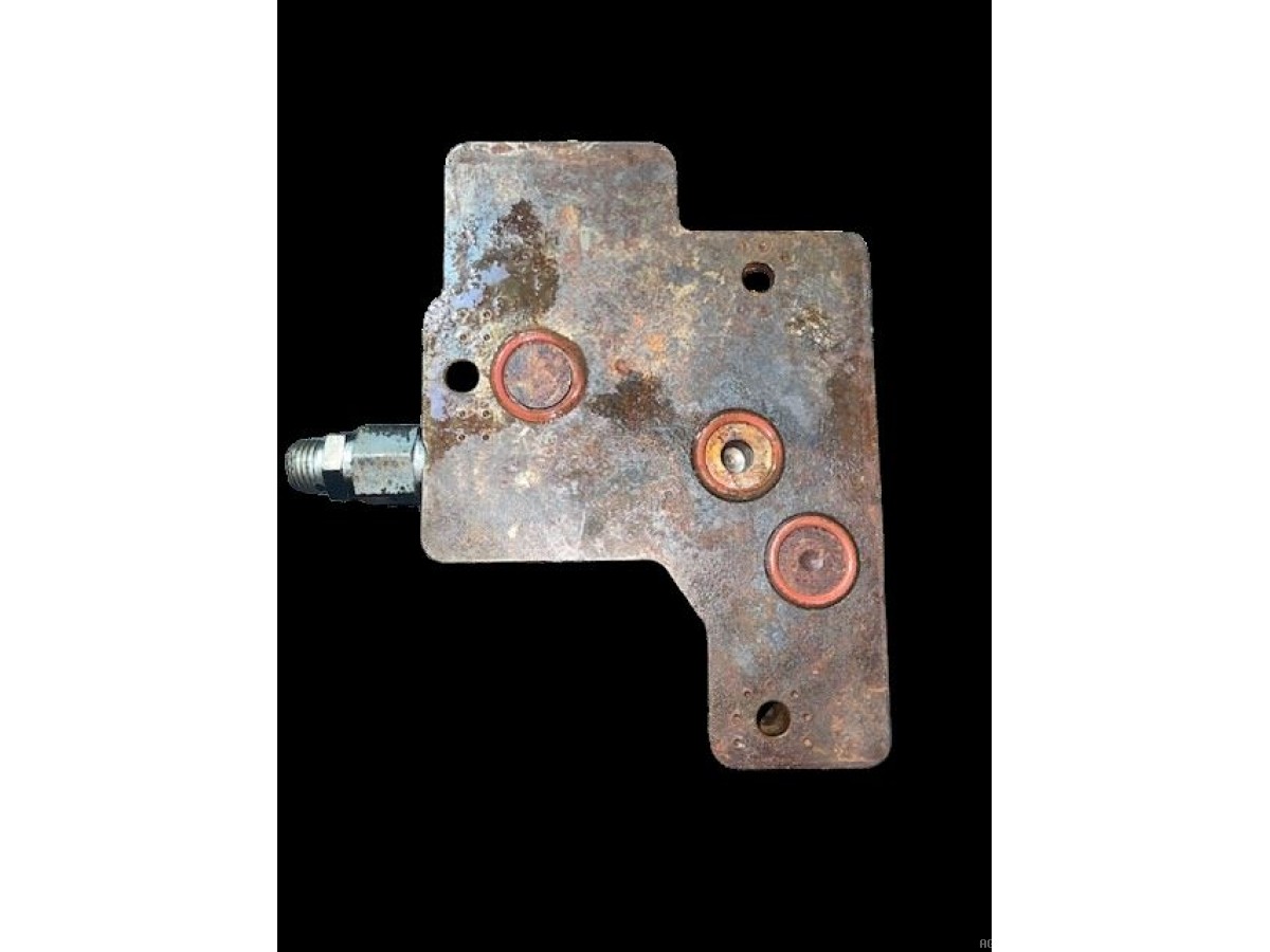 COUVERCLE DE DISTRIBUTEUR HYD