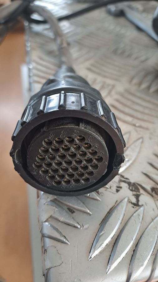 MC HALE V 640 EM-255-KG