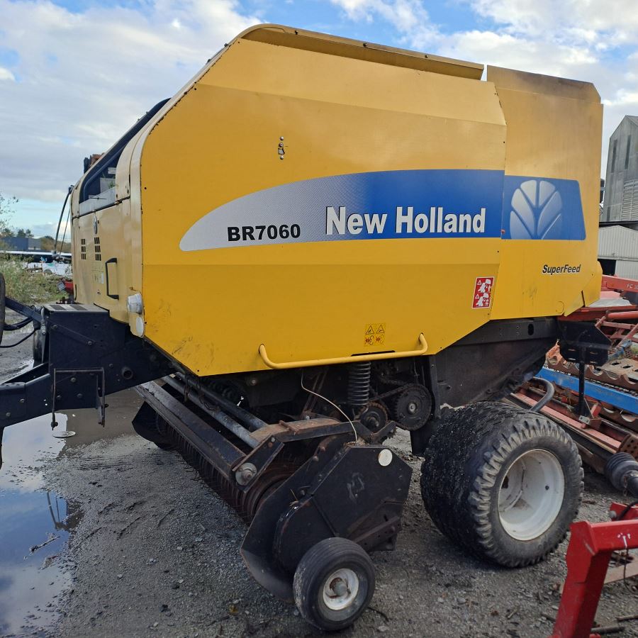 NEW-HOLLAND BR 7060